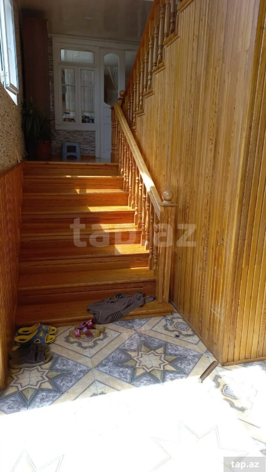 Satılır 9 otaqlı həyət evi