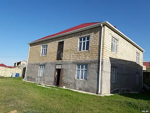 Satılır 13 otaqlı həyət evi