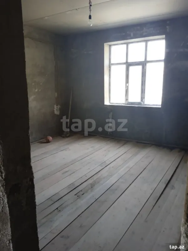 Satılır 13 otaqlı həyət evi