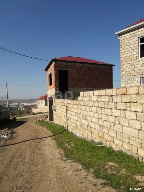Satılır 13 otaqlı həyət evi
