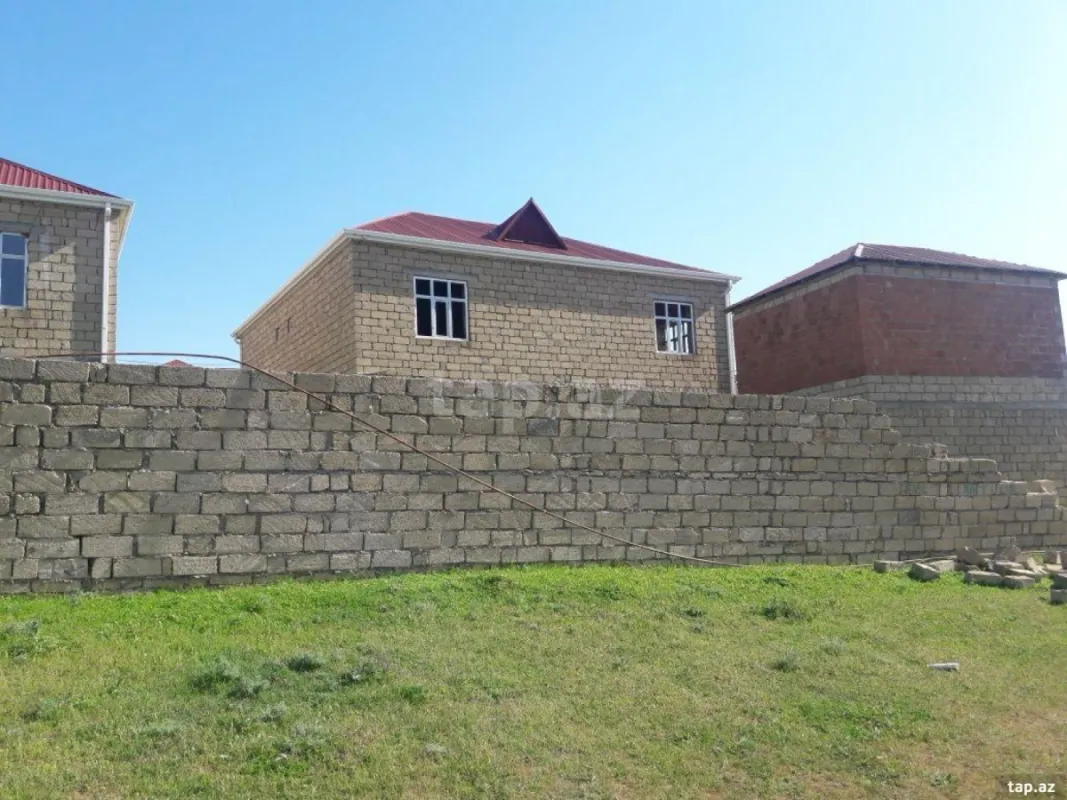 Satılır 13 otaqlı həyət evi