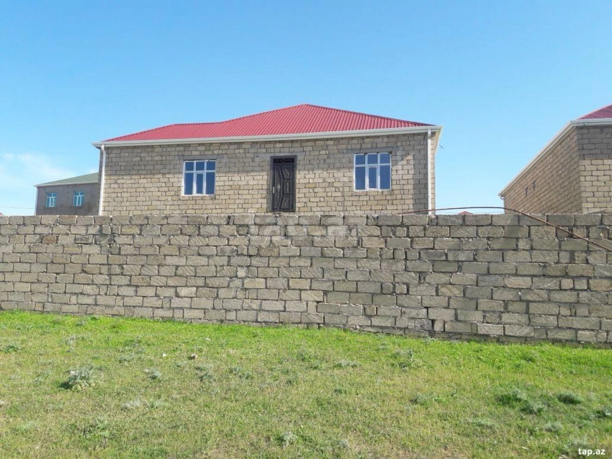 Satılır 13 otaqlı həyət evi