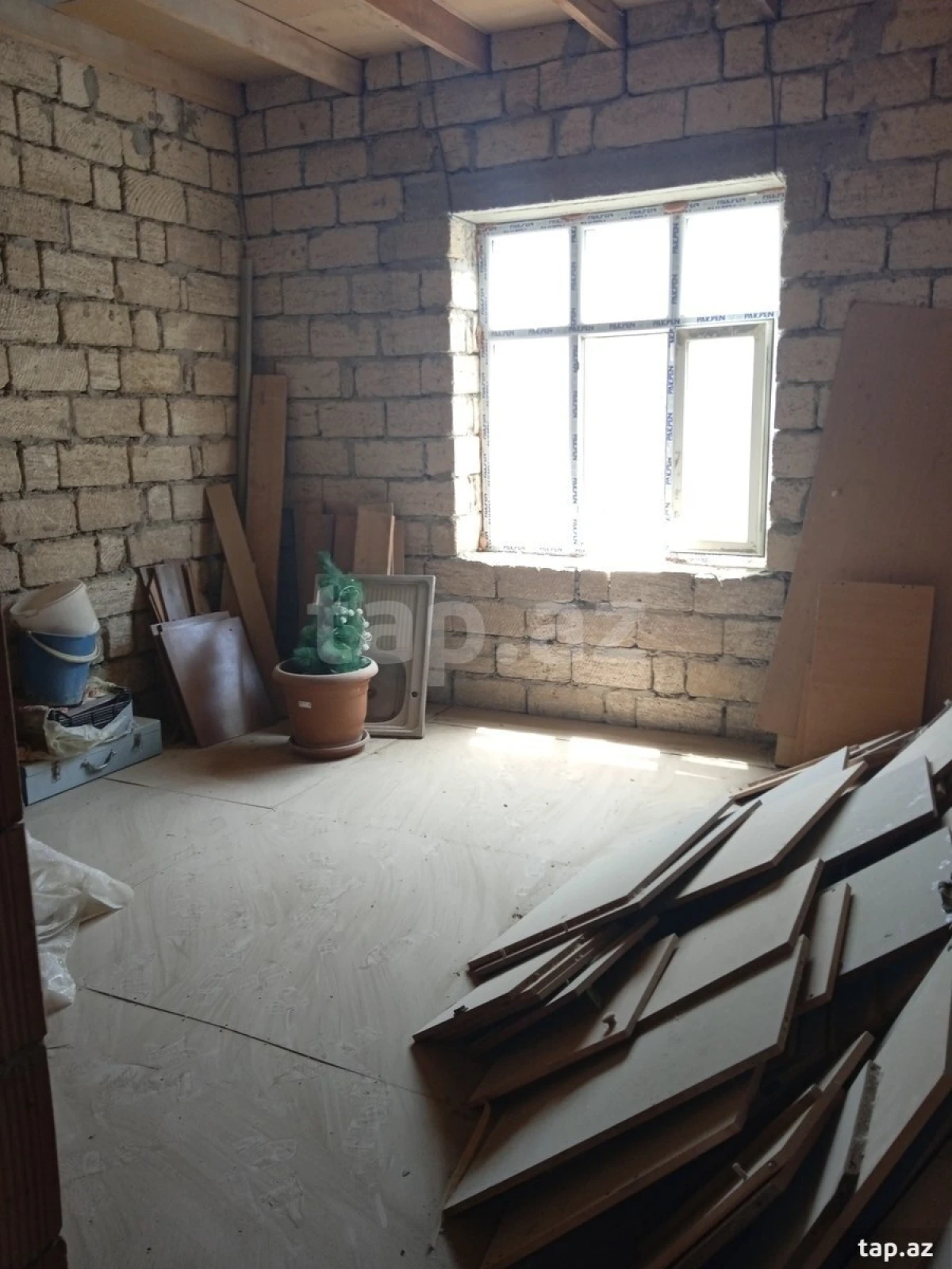 Satılır 13 otaqlı həyət evi