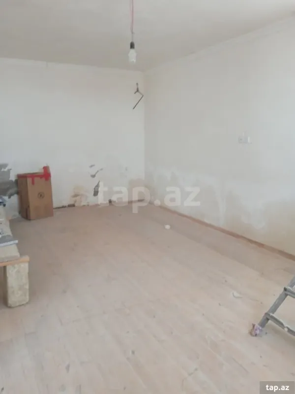 Satılır 13 otaqlı həyət evi