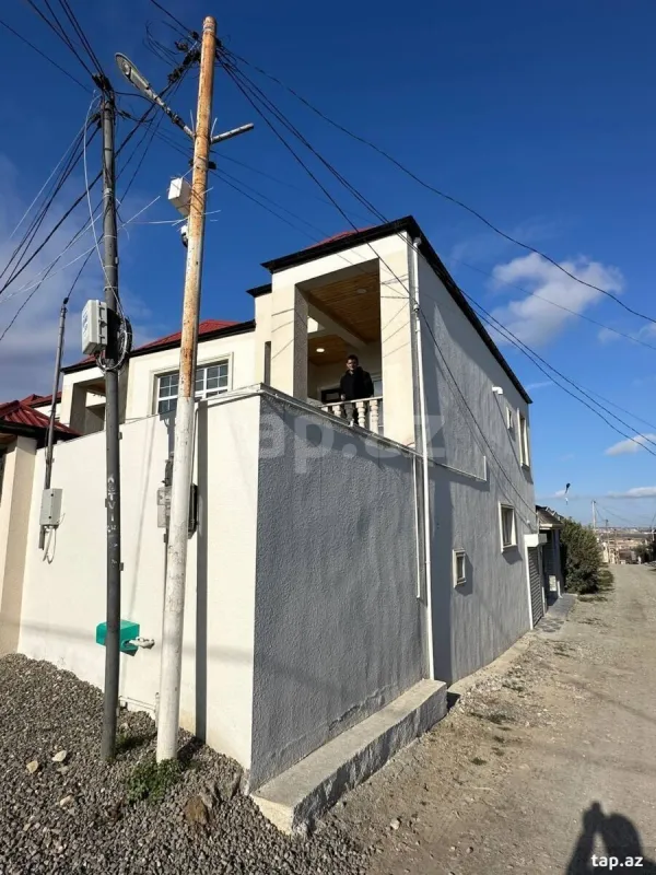 Satılır 4 otaqlı həyət evi