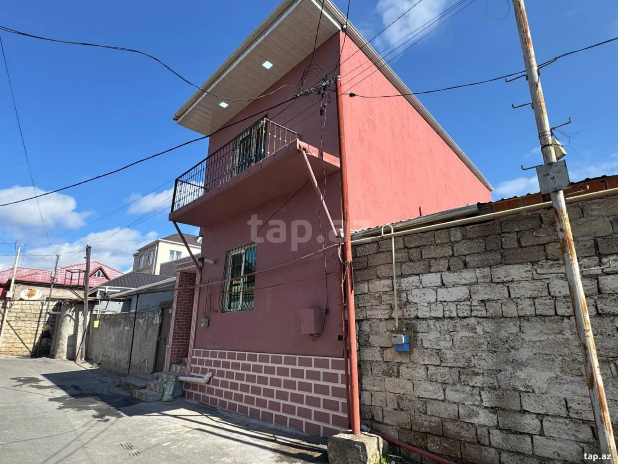 Satılır 4 otaqlı həyət evi