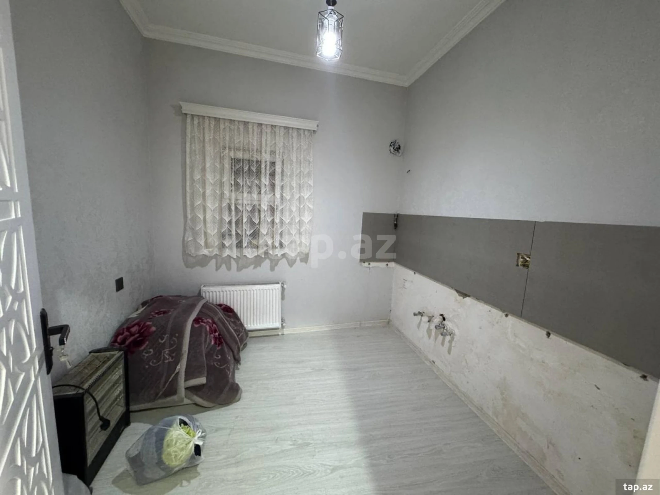 Satılır 4 otaqlı həyət evi