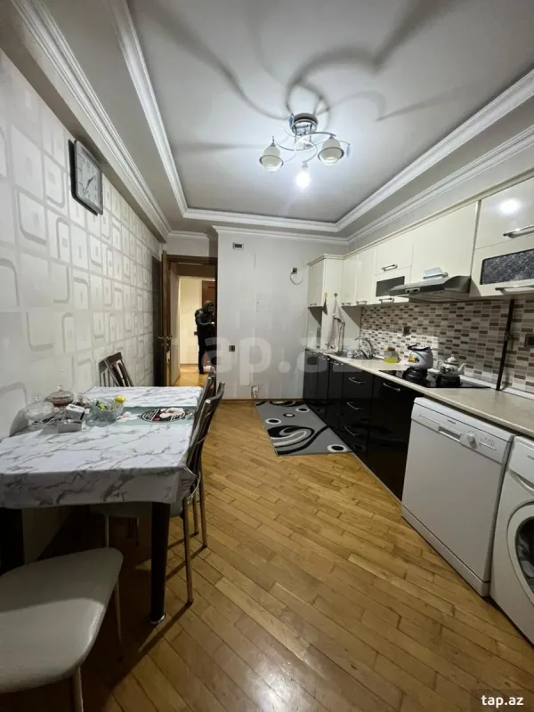 Satılır 3 otaqlı yeni tikili 111.7 m²