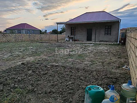 Satılır 4 otaqlı həyət evi 100 m²