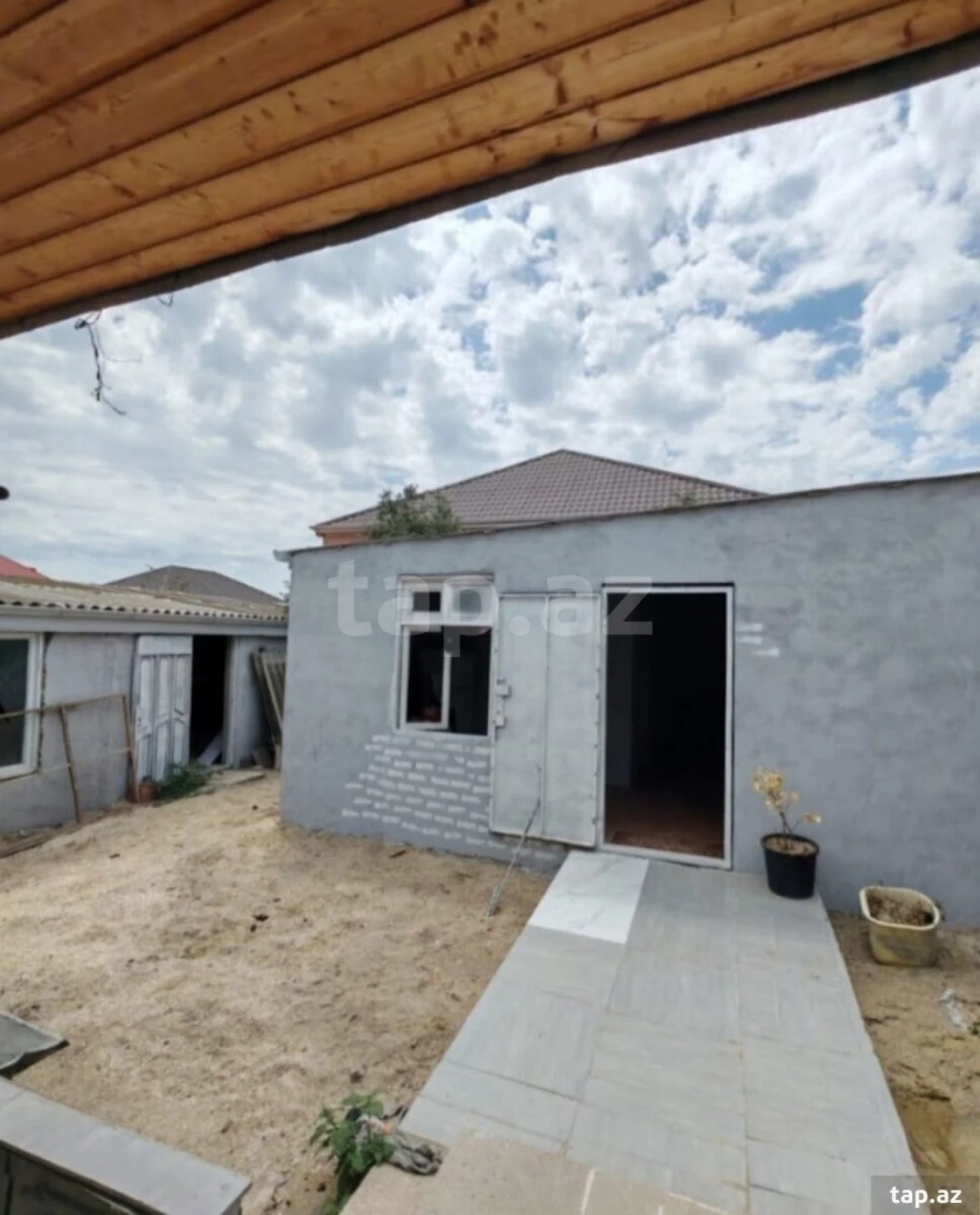 Satılır 4 otaqlı həyət evi