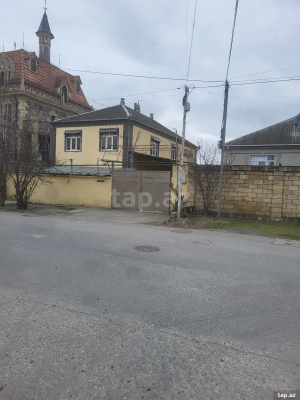 Satılır 7 otaqlı həyət evi