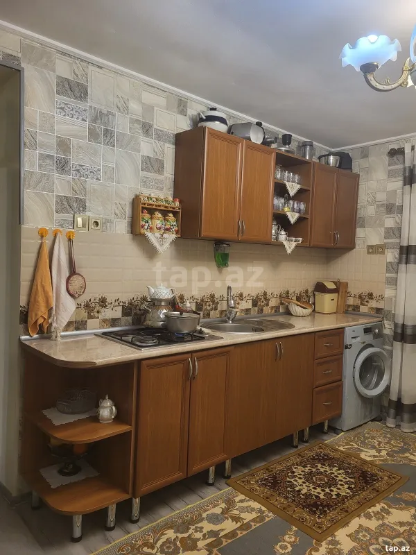 Satılır 7 otaqlı həyət evi