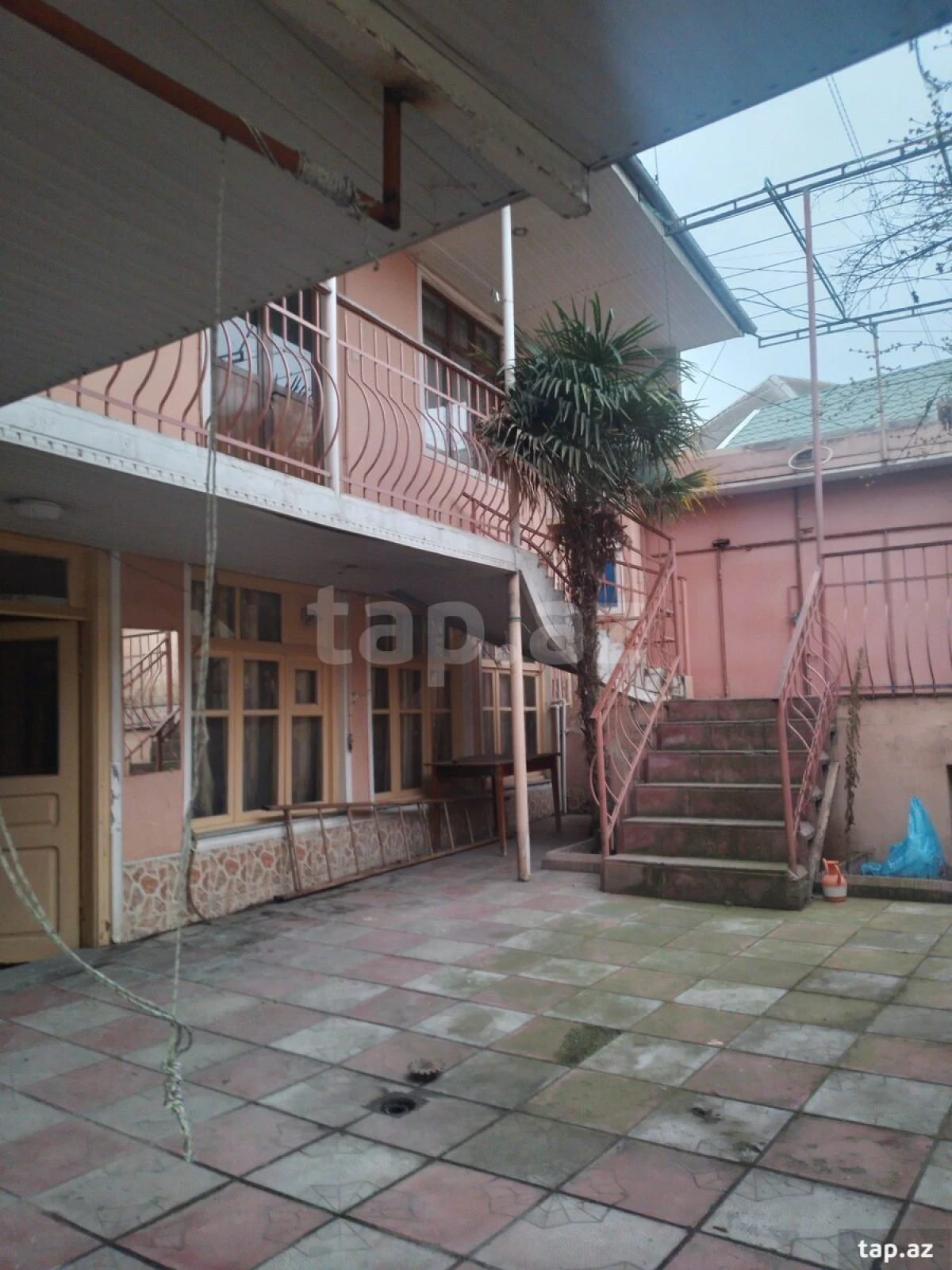 Kirayə verilir 4 otaqlı həyət evi