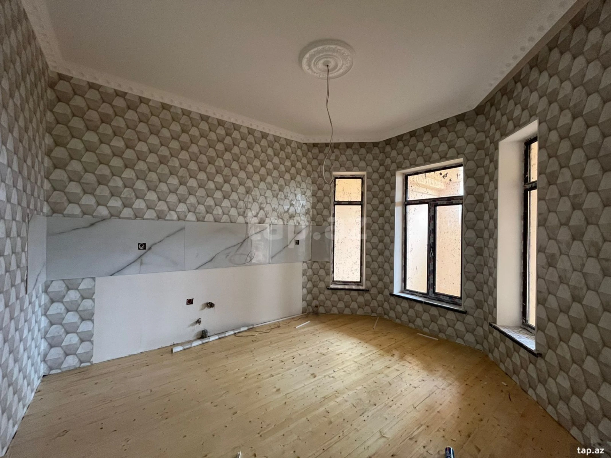 Satılır 4 otaqlı həyət evi