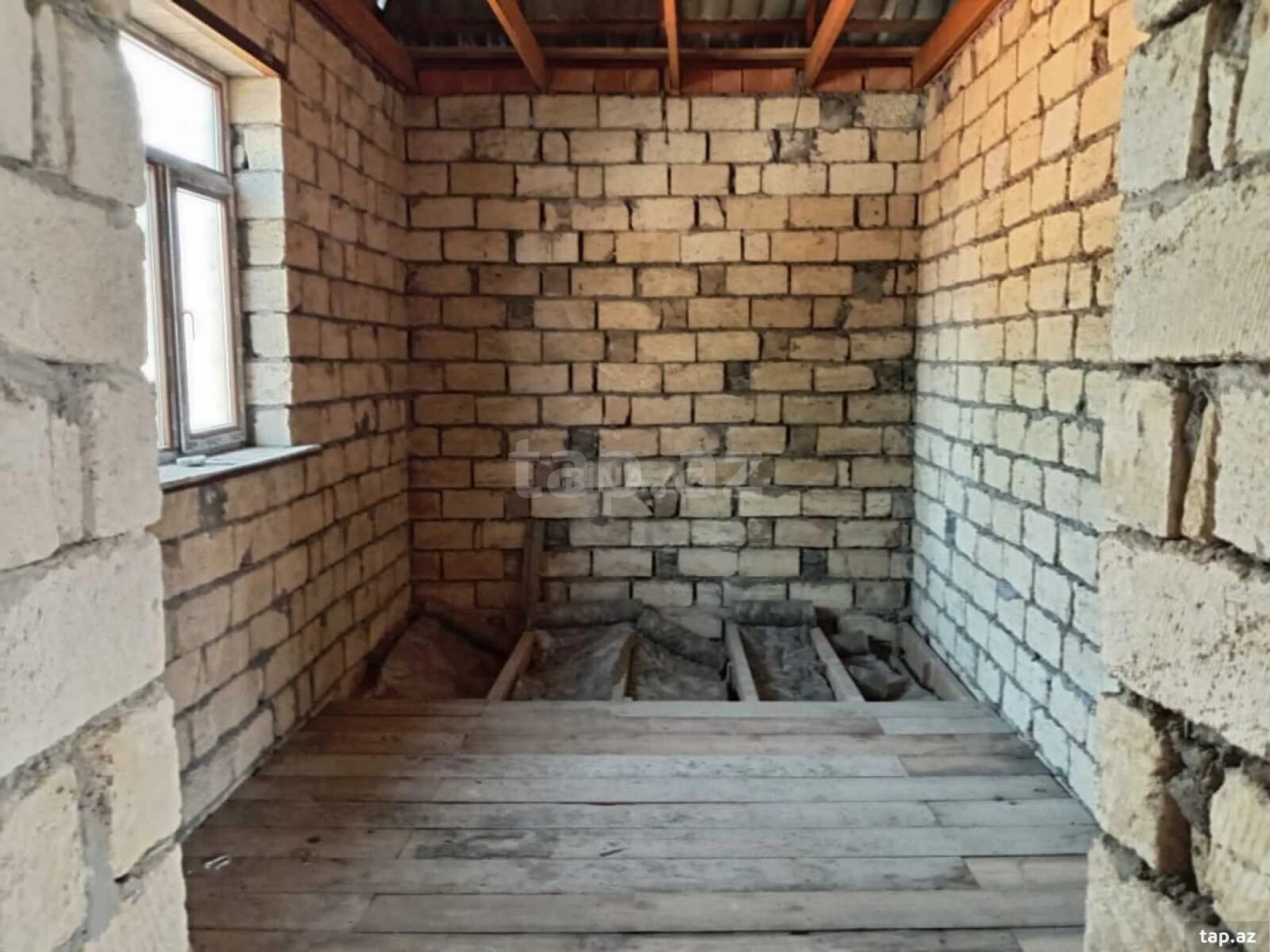 Satılır 6 otaqlı həyət evi