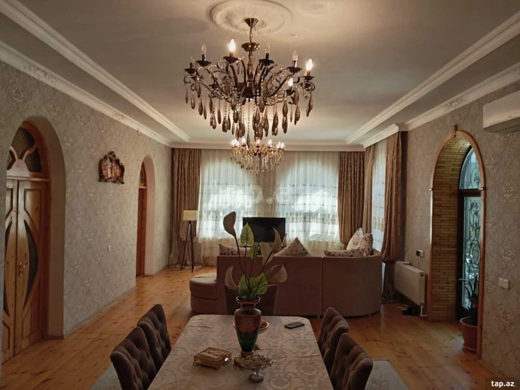 Satılır 6 otaqlı həyət evi