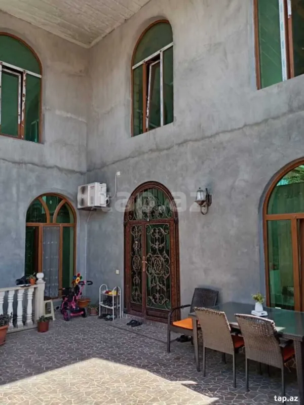 Satılır 6 otaqlı həyət evi