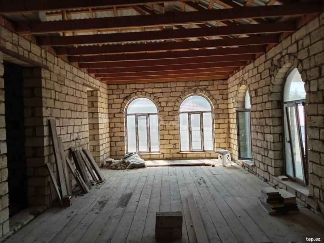 Satılır 6 otaqlı həyət evi