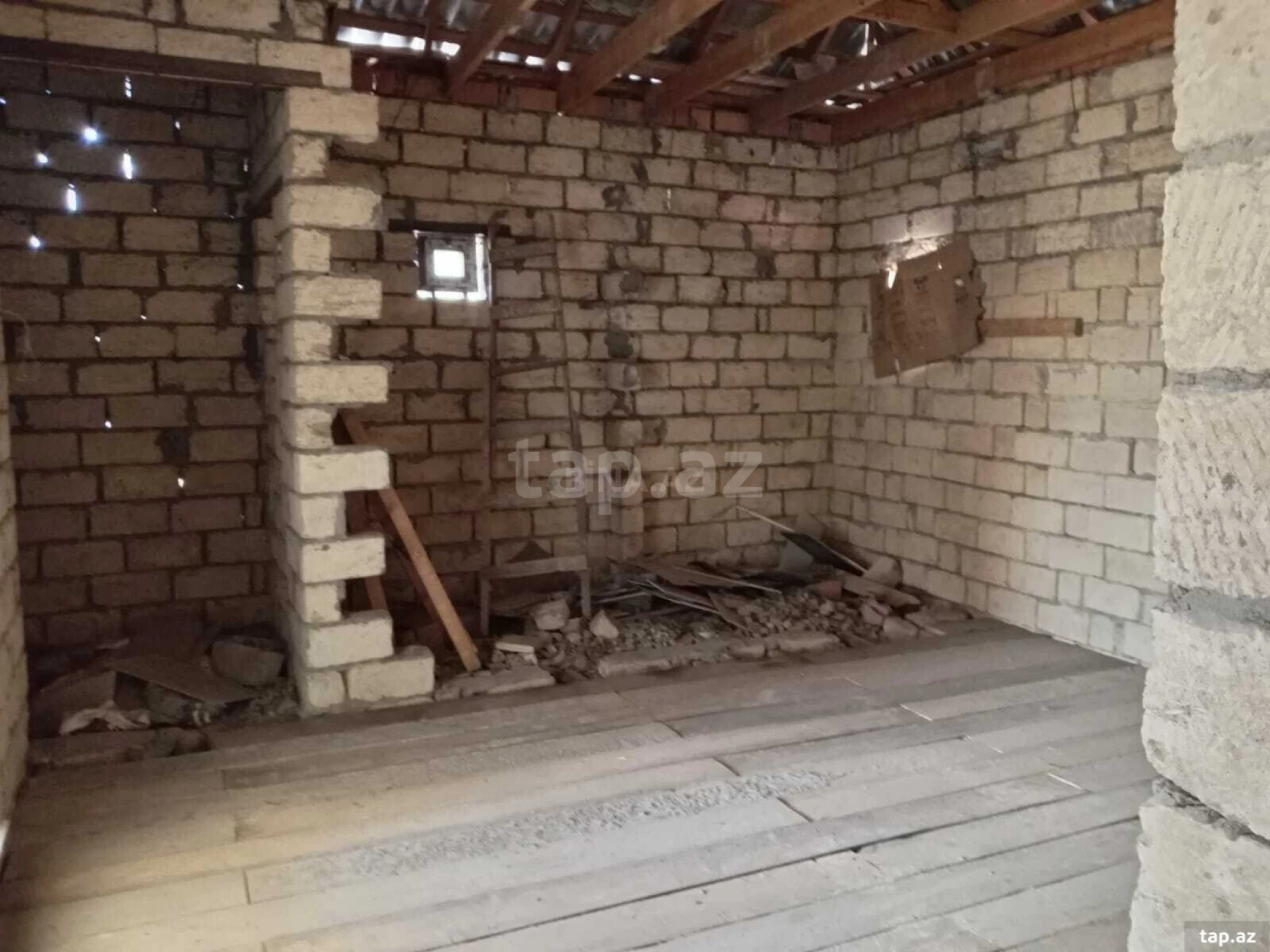 Satılır 6 otaqlı həyət evi