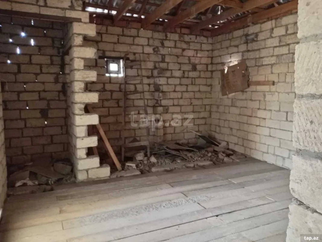 Satılır 6 otaqlı həyət evi
