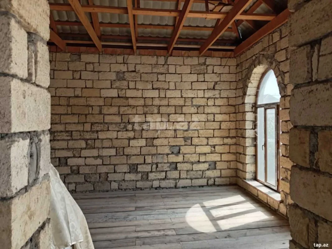 Satılır 6 otaqlı həyət evi