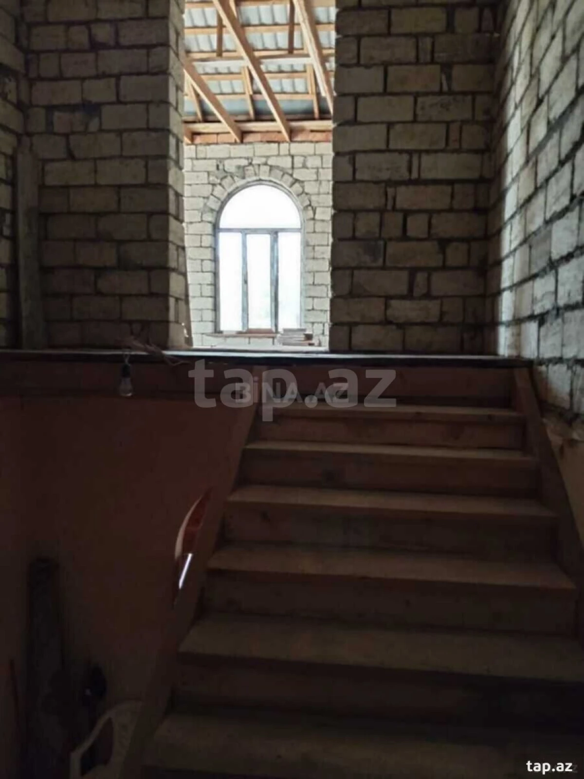 Satılır 6 otaqlı həyət evi
