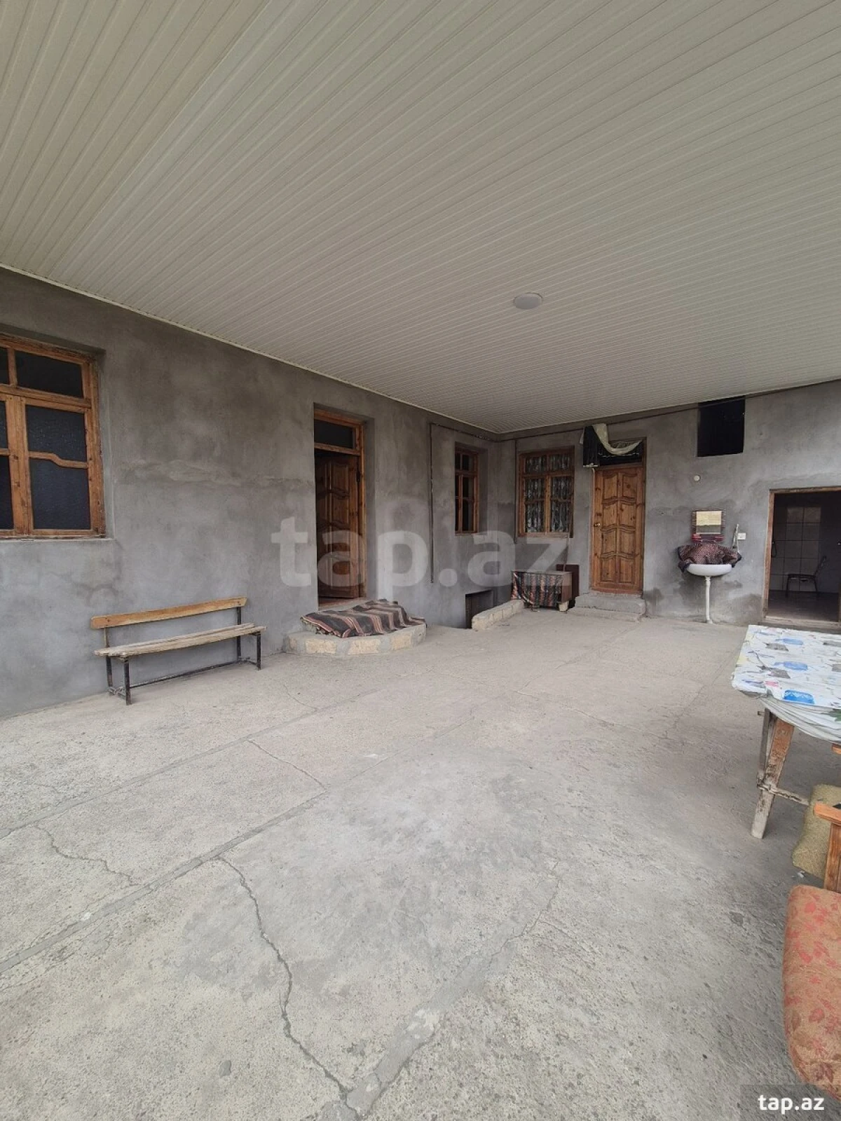 Satılır 4 otaqlı həyət evi