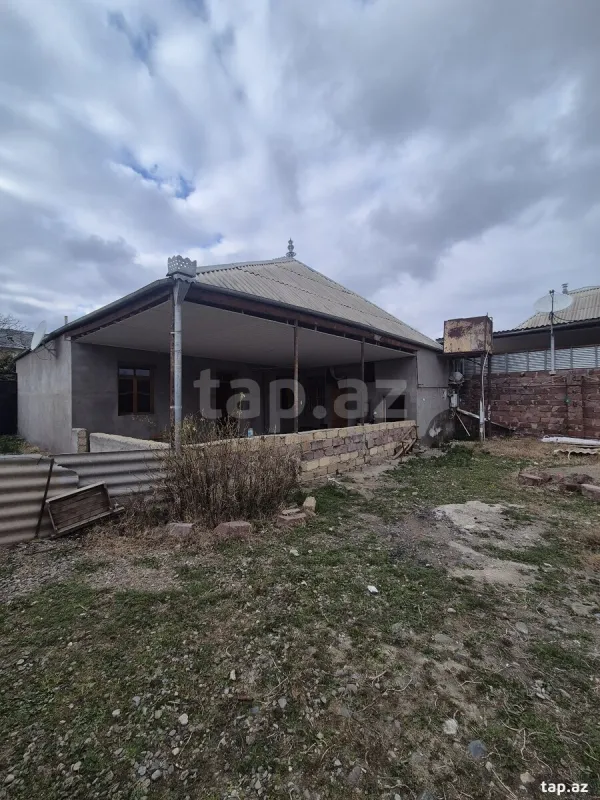 Satılır 4 otaqlı həyət evi