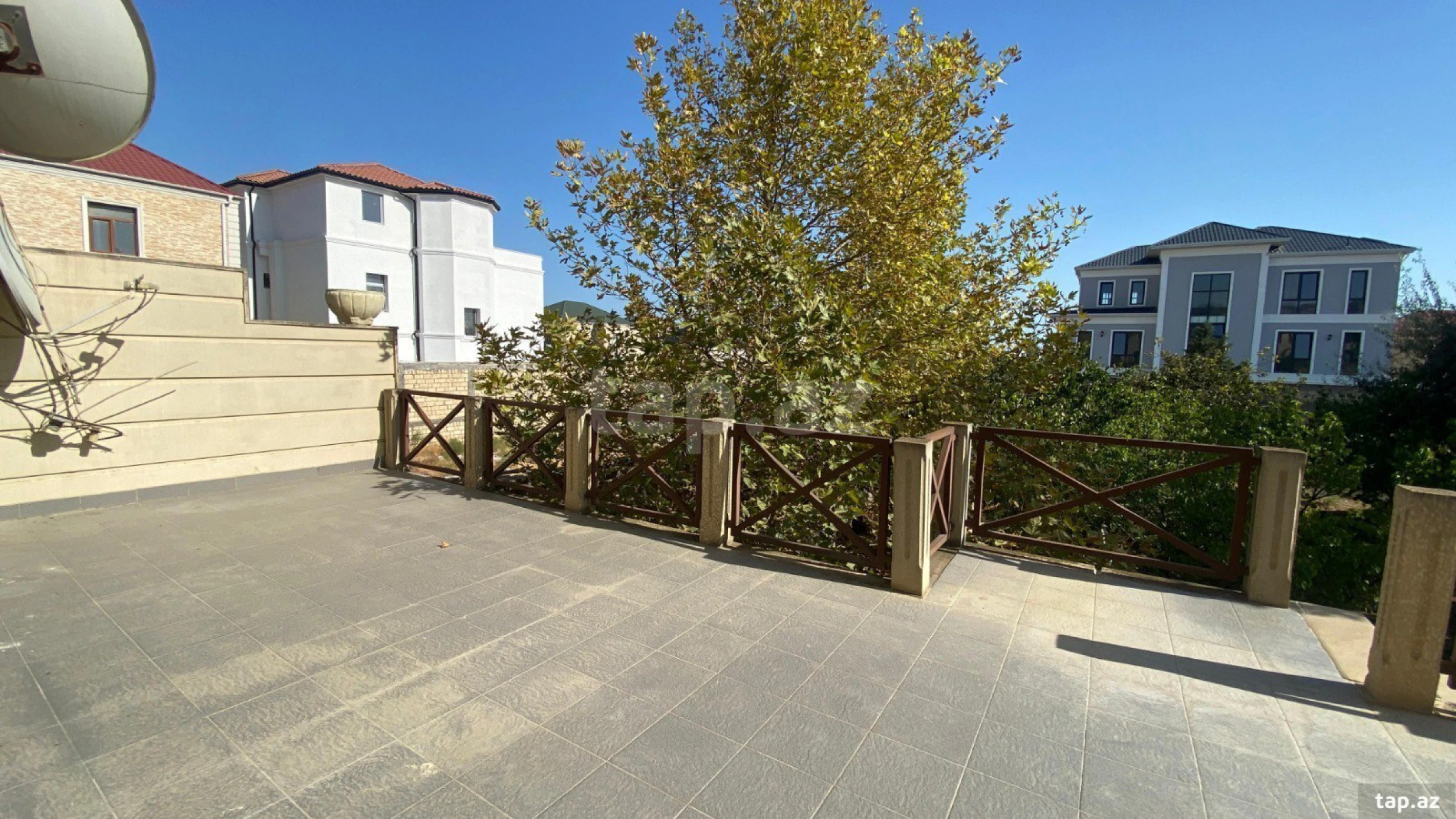 Satılır 6 otaqlı həyət evi