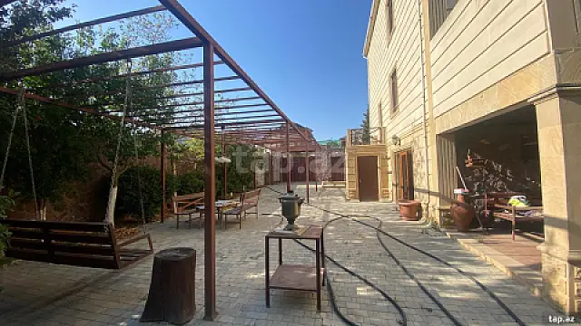 Satılır 6 otaqlı həyət evi