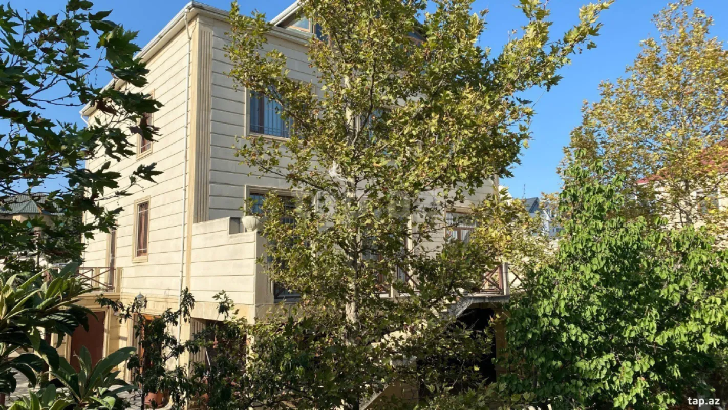 Satılır 6 otaqlı həyət evi