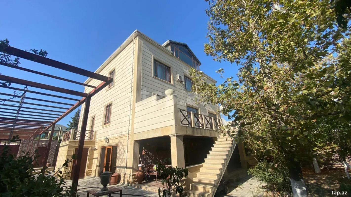 Satılır 6 otaqlı həyət evi