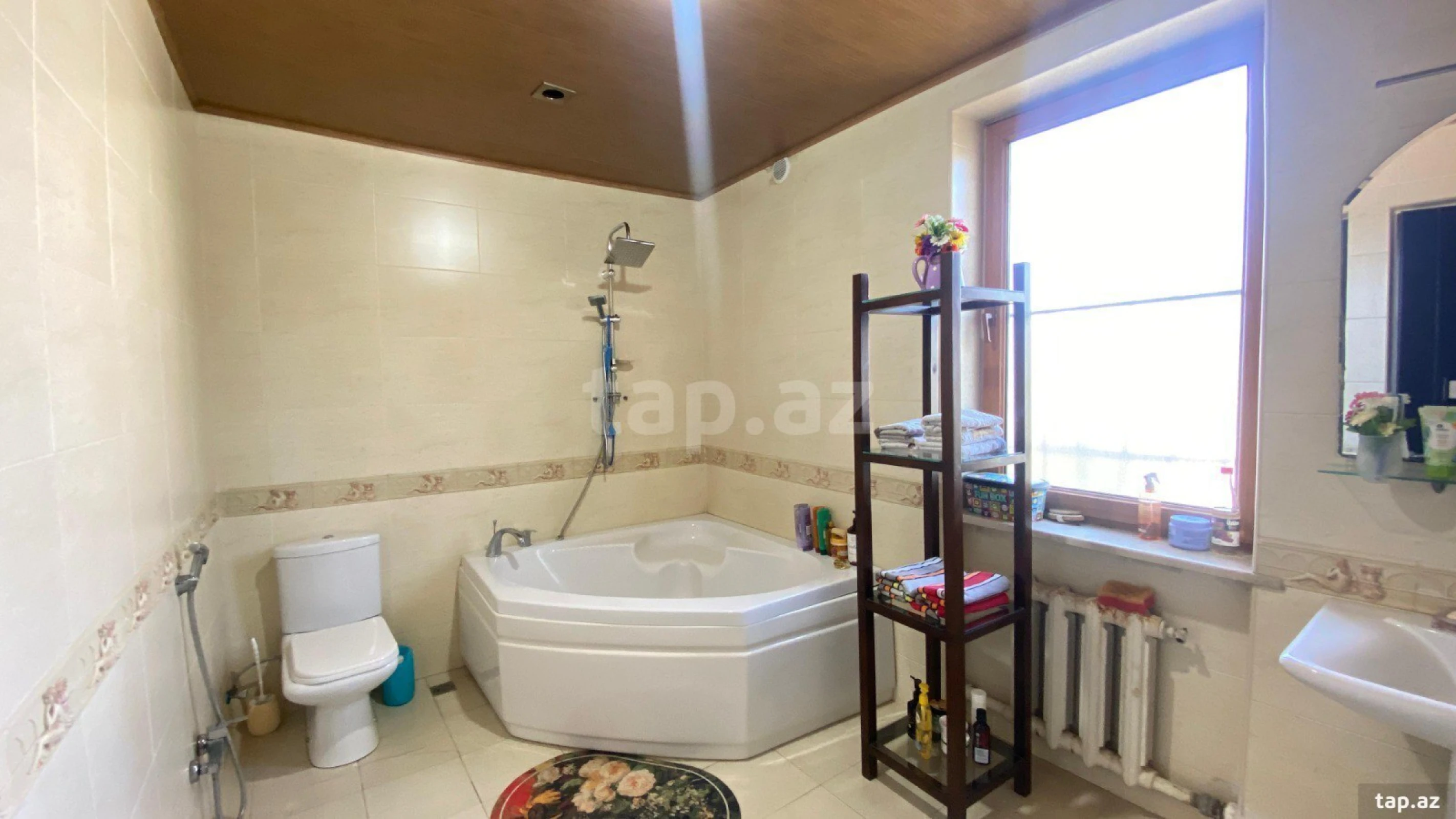 Satılır 6 otaqlı həyət evi