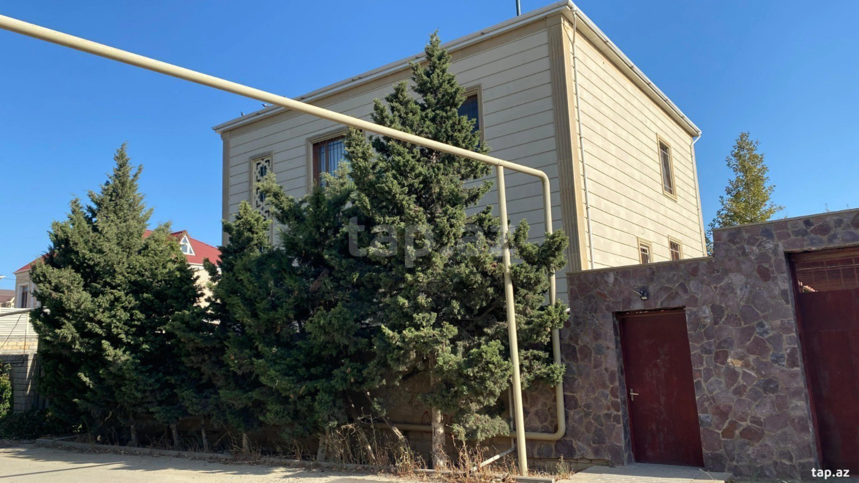 Satılır 6 otaqlı həyət evi