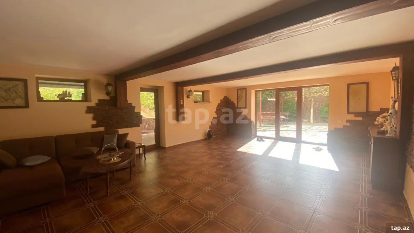 Satılır 6 otaqlı həyət evi