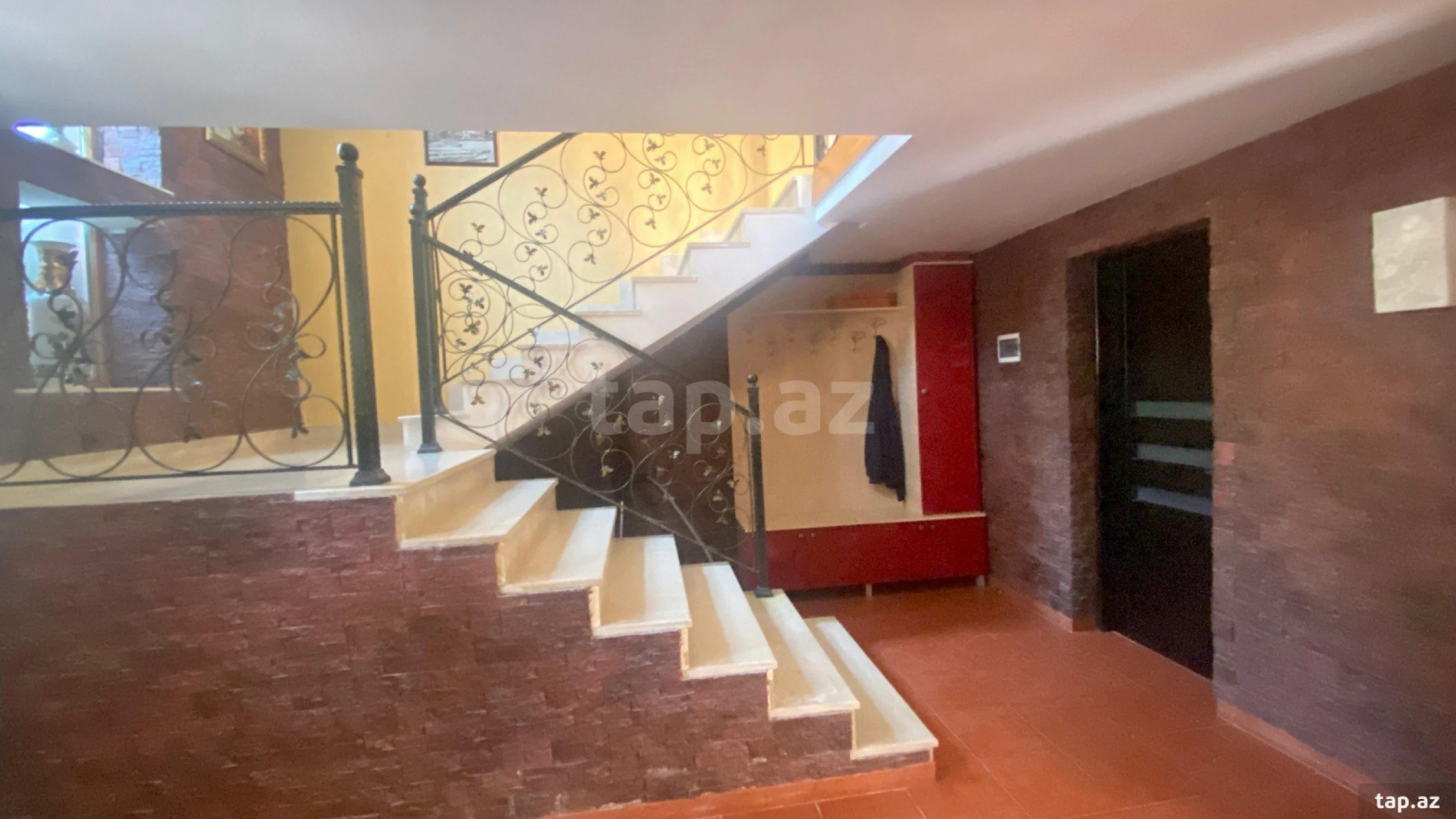 Satılır 6 otaqlı həyət evi