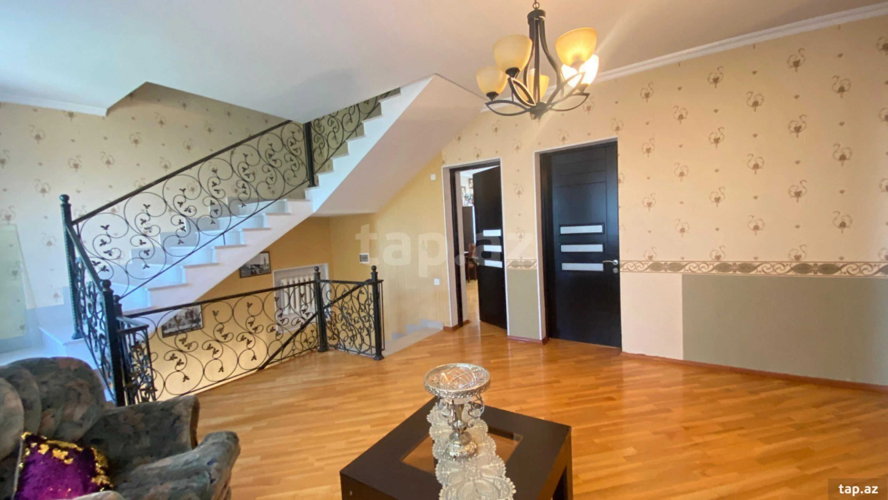 Satılır 6 otaqlı həyət evi