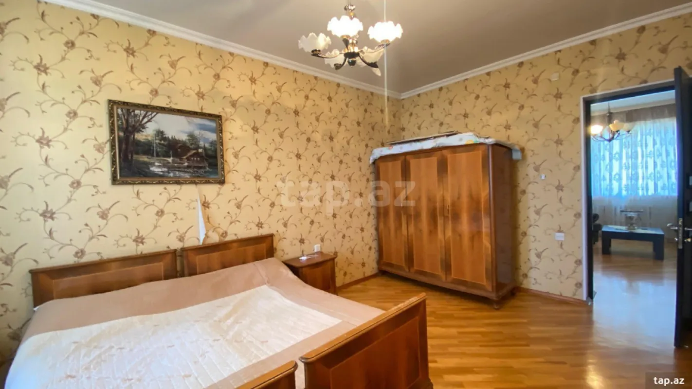 Satılır 6 otaqlı həyət evi