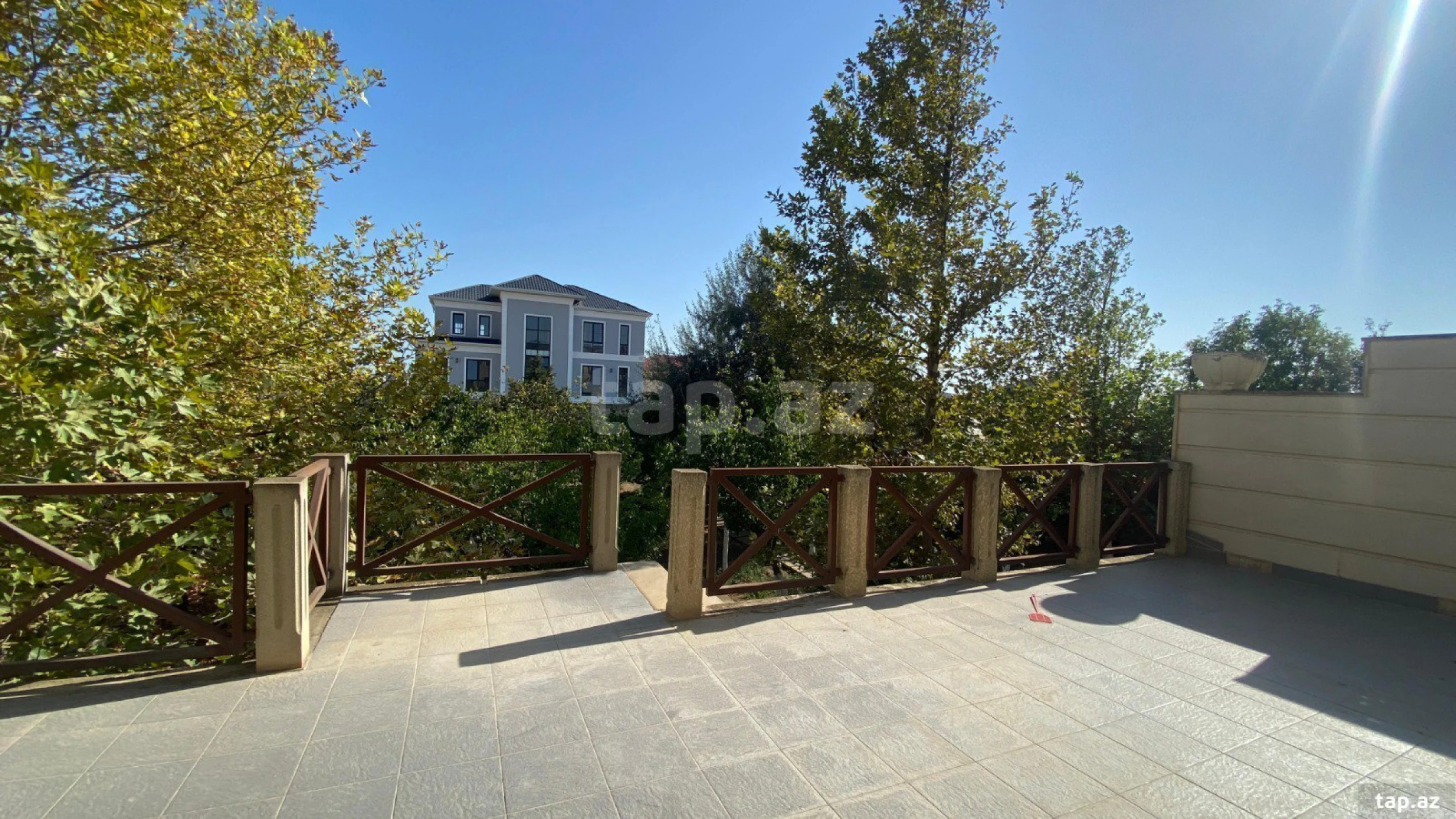 Satılır 6 otaqlı həyət evi