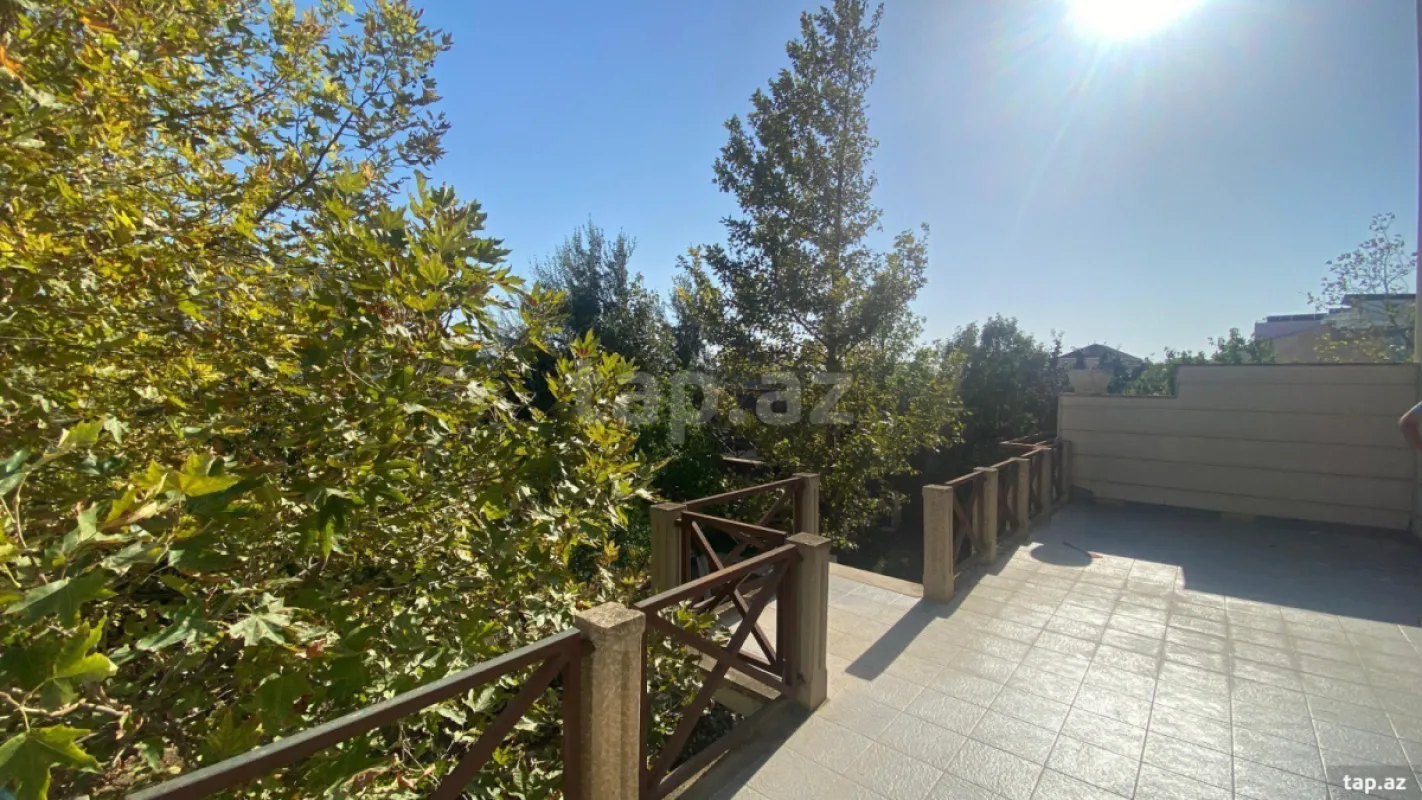 Satılır 6 otaqlı həyət evi