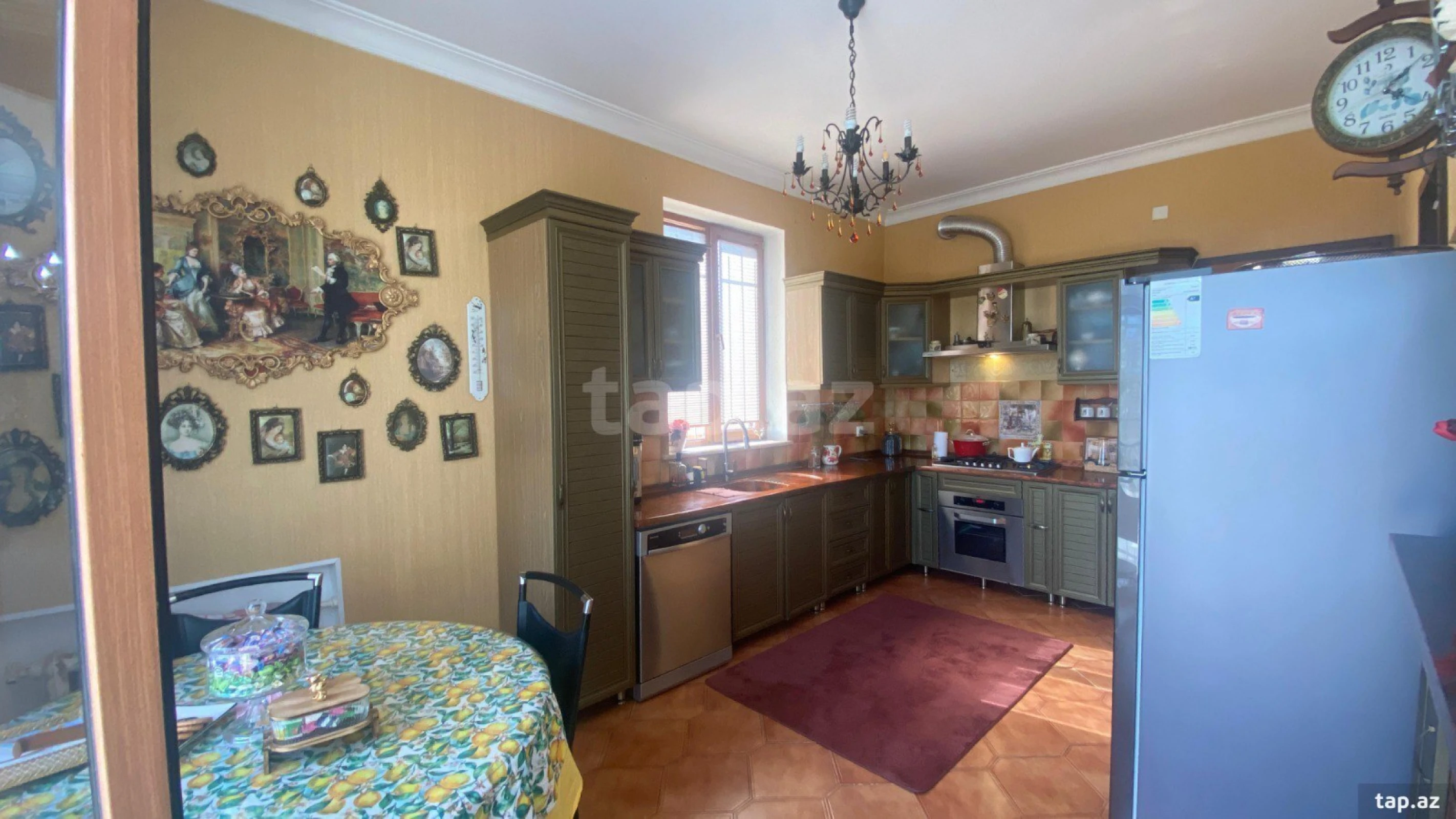 Satılır 6 otaqlı həyət evi