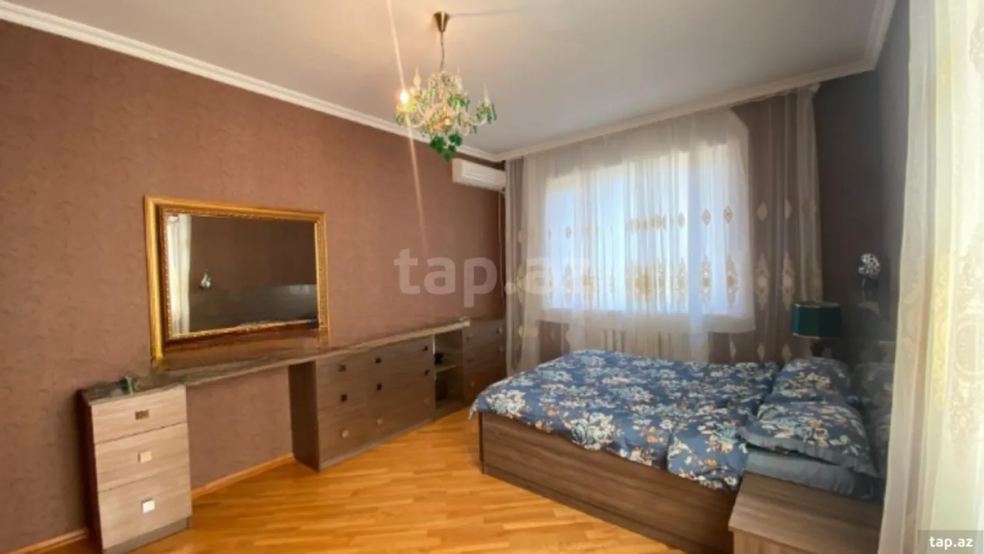 Satılır 6 otaqlı həyət evi