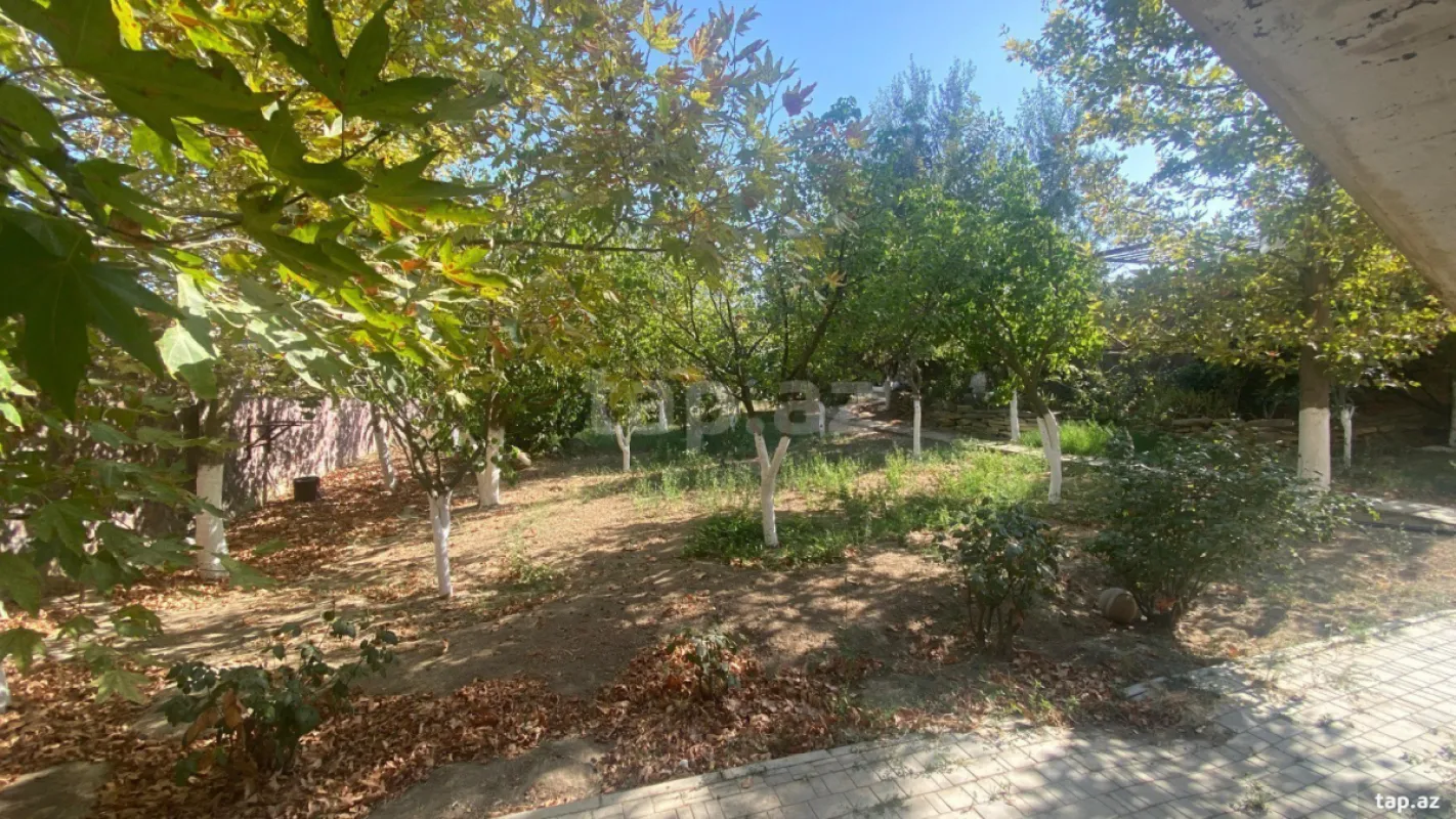 Satılır 6 otaqlı həyət evi