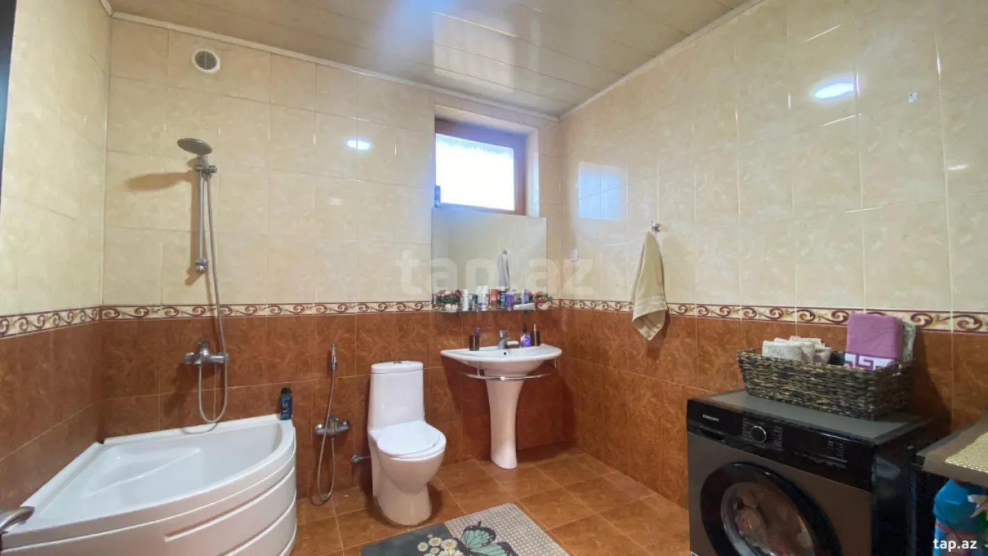 Satılır 6 otaqlı həyət evi