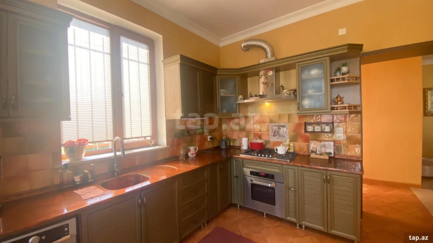 Satılır 6 otaqlı həyət evi