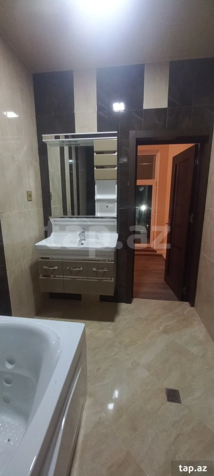 Satılır 5 otaqlı həyət evi