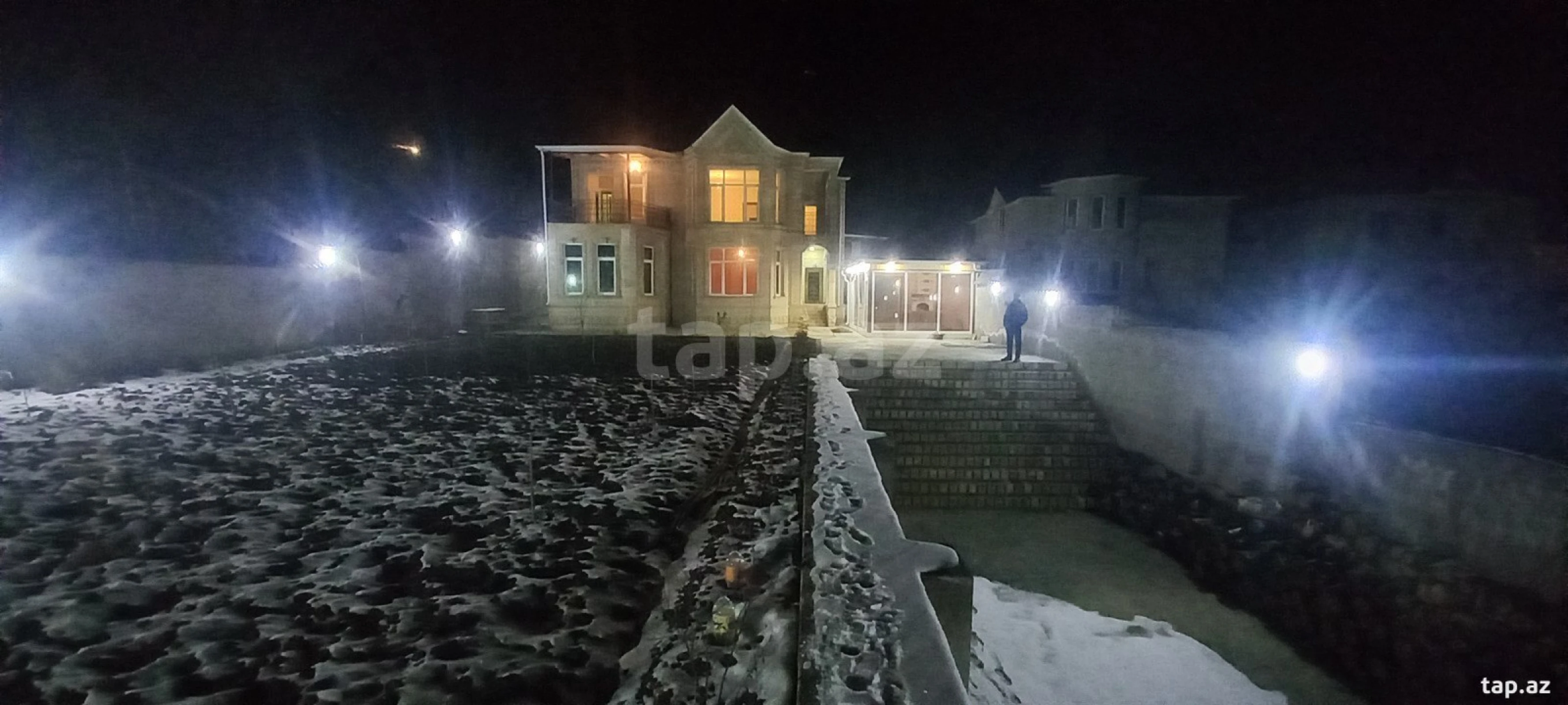 Satılır 5 otaqlı həyət evi