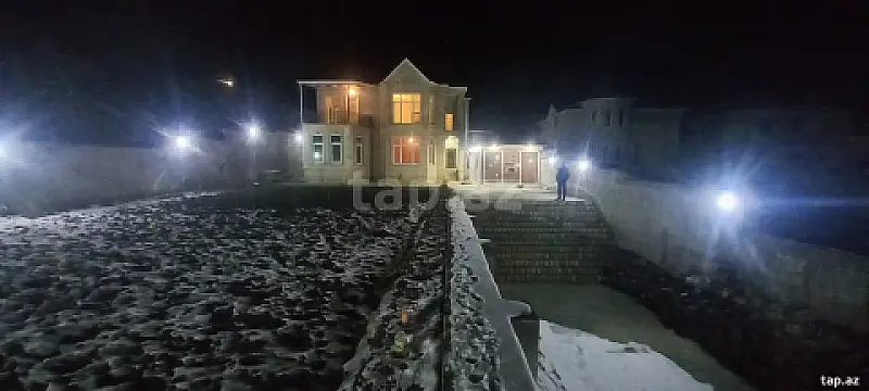 Satılır 5 otaqlı həyət evi