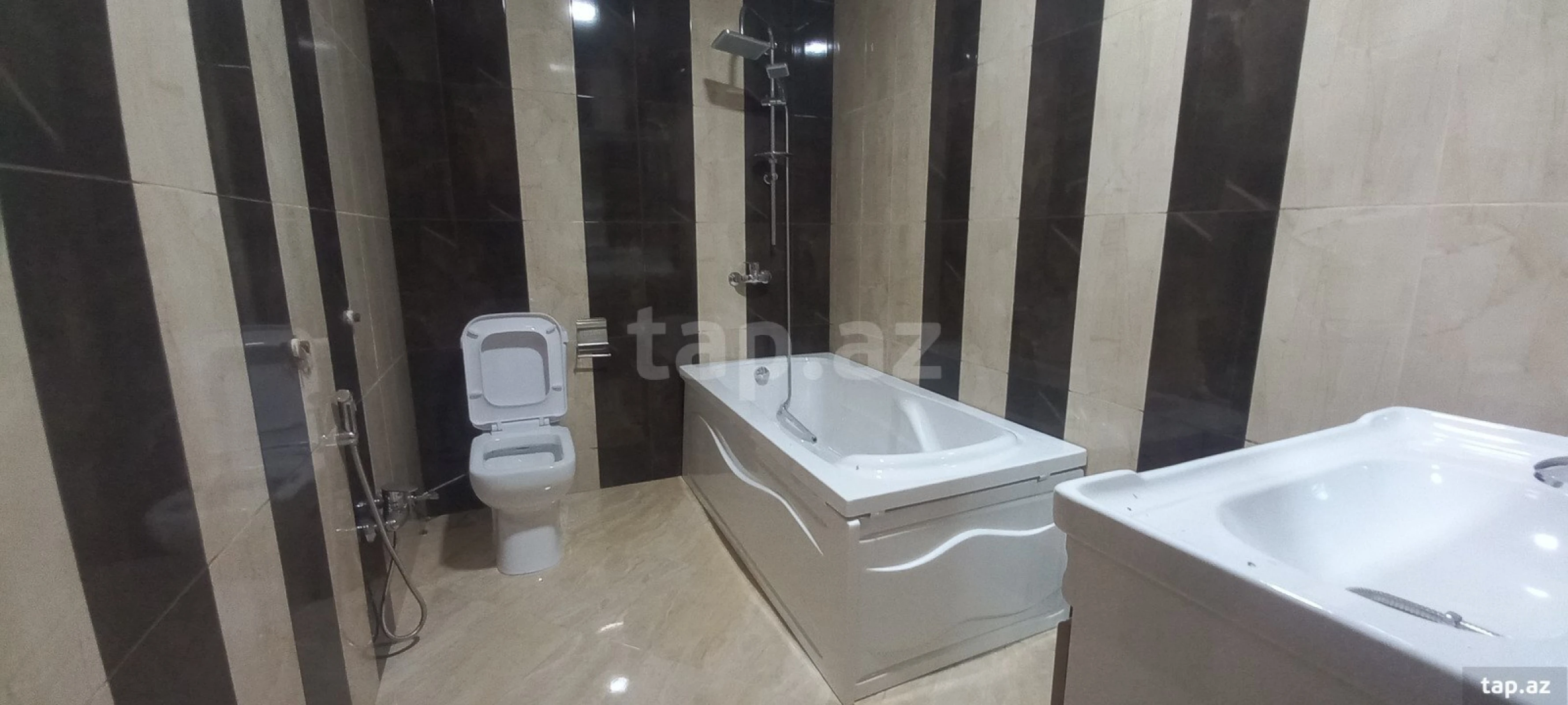 Satılır 5 otaqlı həyət evi