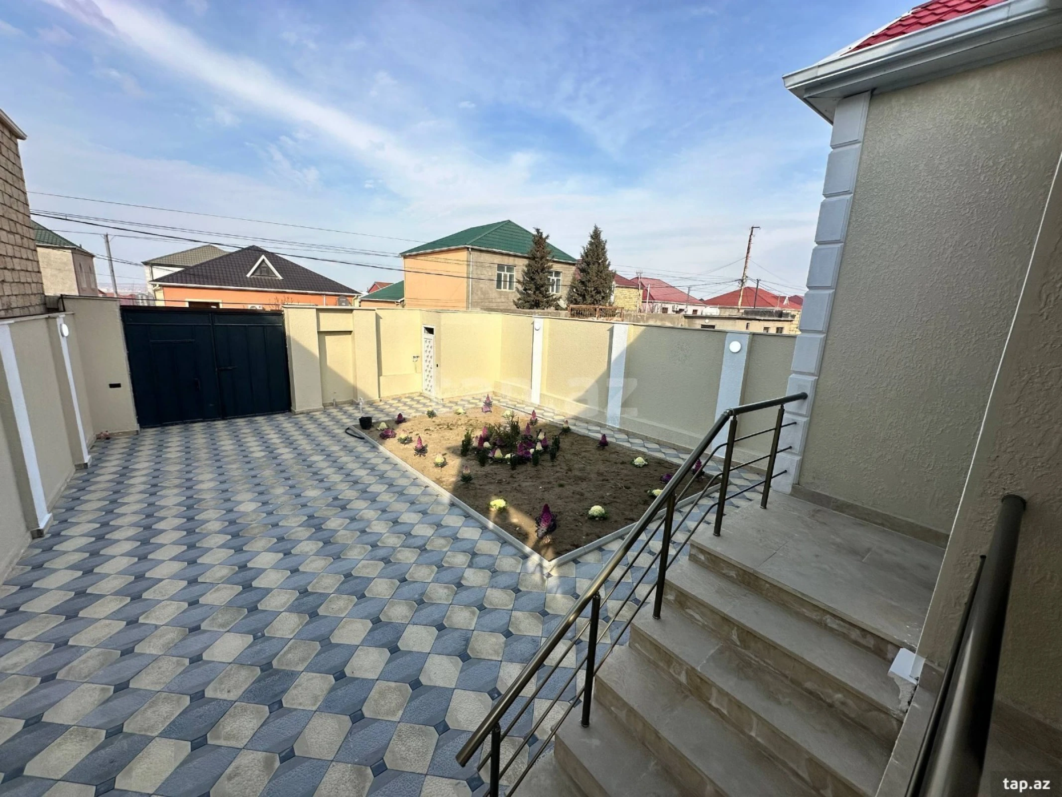 Satılır 4 otaqlı həyət evi